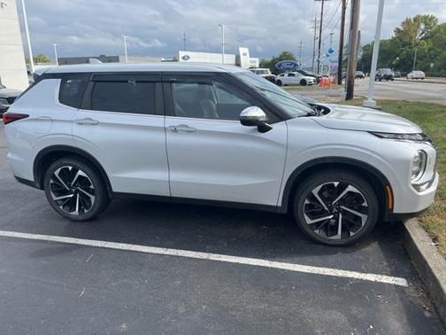 2022 Mitsubishi Outlander SE
