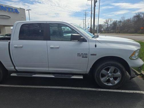 Bright White Clearcoat 2019 RAM 1500 Classic Big Horn