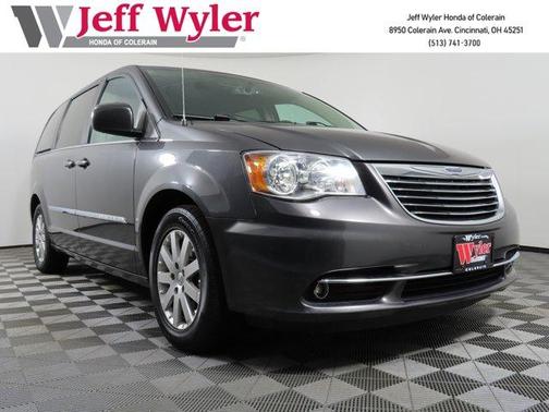 2016 Chrysler Town & Country Touring