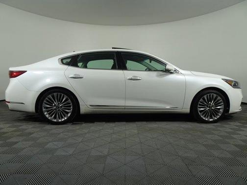 2017 Kia Cadenza SX Limited