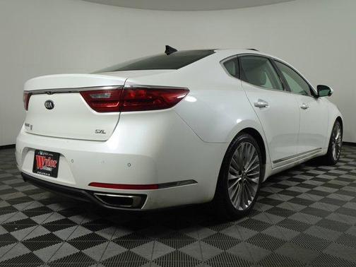 2017 Kia Cadenza SX Limited