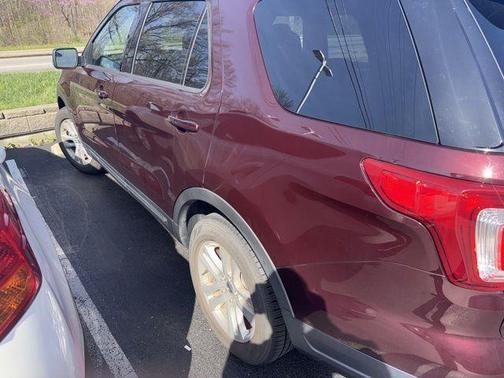 Burgundy 2018 Ford Explorer XLT