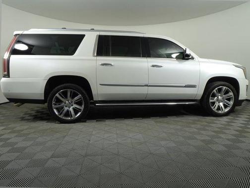2017 Cadillac Escalade ESV Luxury