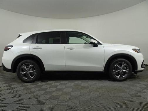 Platinum White Pearl 2026 Honda HR-V LX