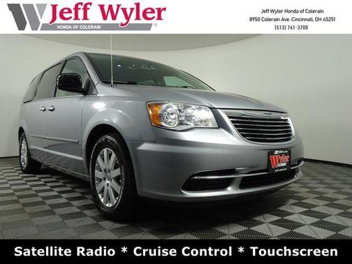 2015 Chrysler Town & Country LX