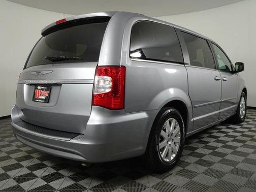 2015 Chrysler Town & Country LX