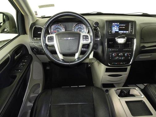 2015 Chrysler Town & Country LX