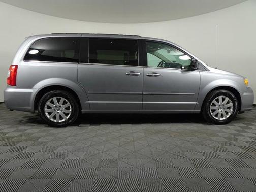 2015 Chrysler Town & Country LX