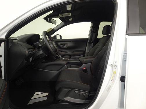 Platinum White Pearl 2026 Honda HR-V Sport
