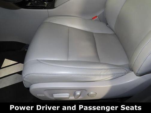 Midnight Black Metallic 2019 Toyota Highlander XLE