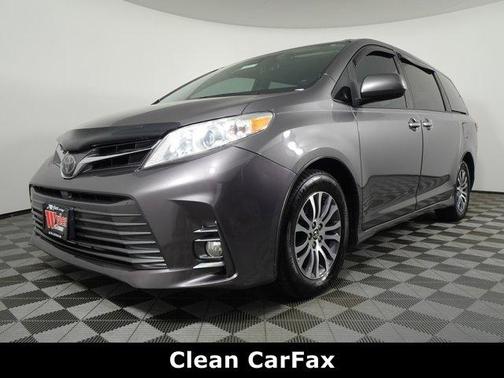 2018 Toyota Sienna XLE