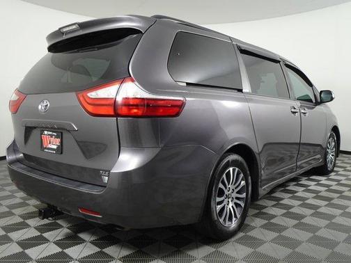 2018 Toyota Sienna XLE