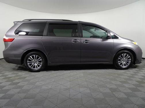 2018 Toyota Sienna XLE