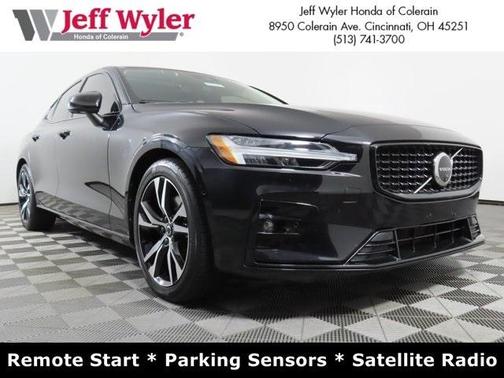 2024 Volvo S60 B5 Plus Dark Theme
