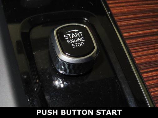 2024 Volvo S60 B5 Plus Dark Theme