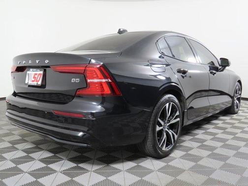 2024 Volvo S60 B5 Plus Dark Theme