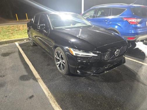 2024 Volvo S60 B5 Plus Dark Theme