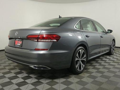 2022 Volkswagen Passat 2.0T SE