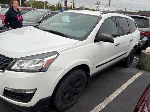 Summit White 2016 Chevrolet Traverse LS