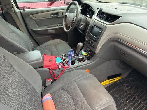 Summit White 2016 Chevrolet Traverse LS