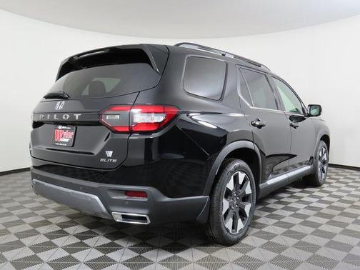 Crystal Black Pearl 2026 Honda Pilot Elite