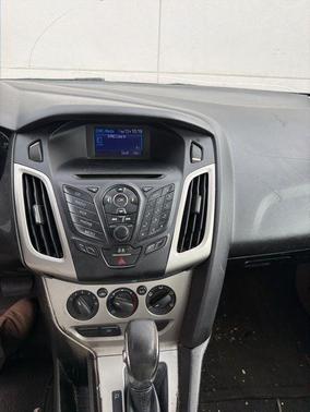 Gray 2013 Ford Focus SE