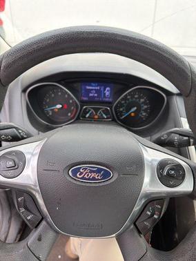 Gray 2013 Ford Focus SE