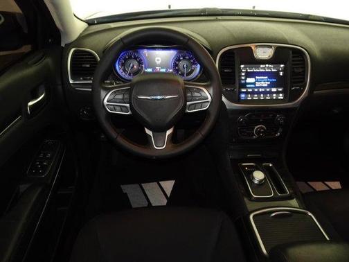 2018 Chrysler 300 Touring