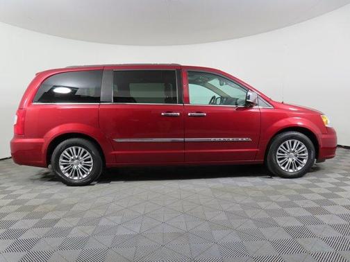 2016 Chrysler Town & Country Touring-L