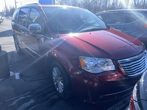 2016 Chrysler Town & Country Touring-L