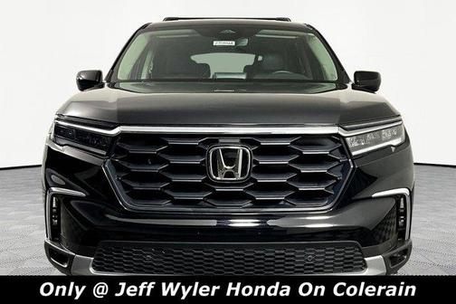 Crystal Black Pearl 2025 Honda Pilot