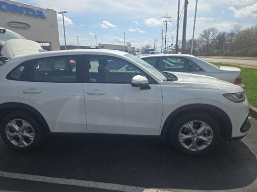 Platinum White Pearl 2023 Honda HR-V LX