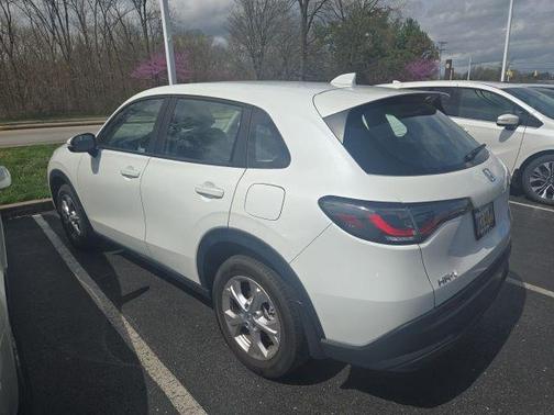 Platinum White Pearl 2023 Honda HR-V LX