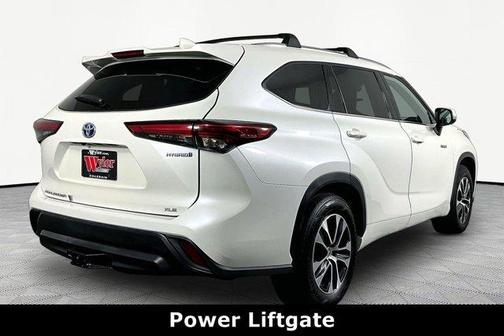 Blizzard Pearl 2021 Toyota Highlander Hybrid XLE