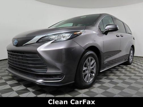 2021 Toyota Sienna LE