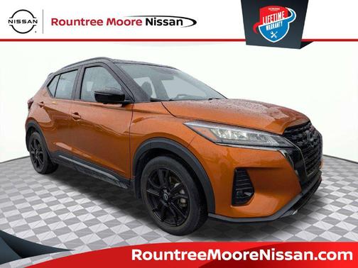 Monarch Orange Metallic/Super Black 2024 Nissan Kicks SR