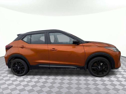 Monarch Orange Metallic/Super Black 2024 Nissan Kicks SR