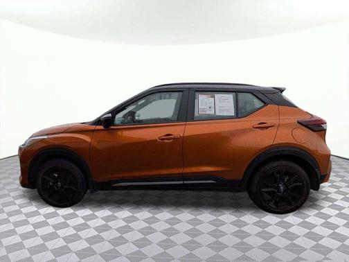 Monarch Orange Metallic/Super Black 2024 Nissan Kicks SR