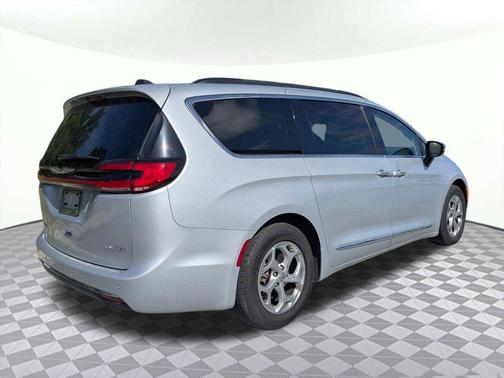 Silver Mist Clearcoat 2023 Chrysler Pacifica Limited