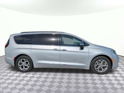 Silver Mist Clearcoat 2023 Chrysler Pacifica Limited