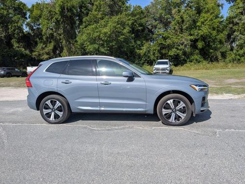 2023 Volvo XC60 Recharge Plug-In Hybrid T8 Plus Bright Theme