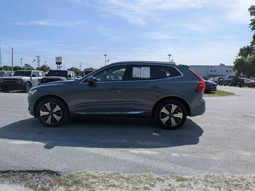 2023 Volvo XC60 Recharge Plug-In Hybrid T8 Plus Bright Theme