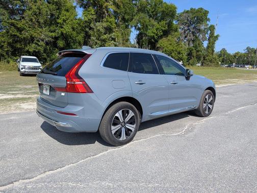 2023 Volvo XC60 Recharge Plug-In Hybrid T8 Plus Bright Theme