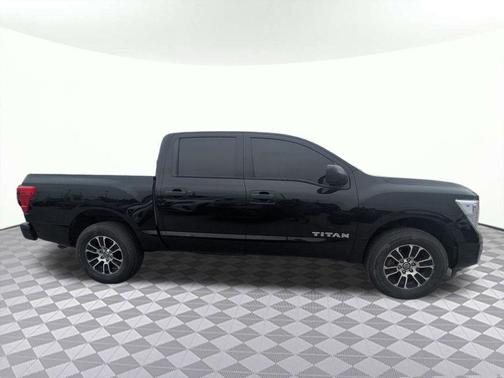 Super Black 2022 Nissan Titan SV