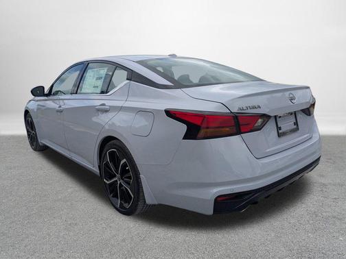 2025 Nissan Altima SR FWD