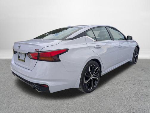 2025 Nissan Altima SR FWD