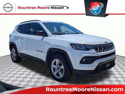 Bright White Clearcoat 2024 Jeep Compass Latitude