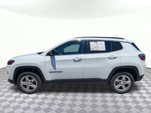 Bright White Clearcoat 2024 Jeep Compass Latitude