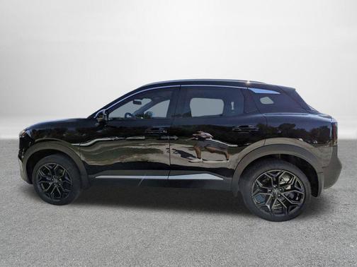 Super Black 2027 Nissan Kicks SR