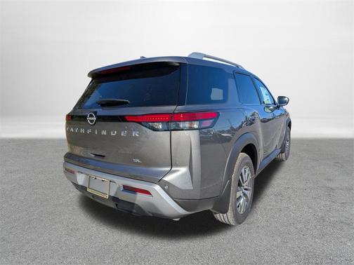 2025 Nissan Pathfinder SL FWD